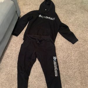 Tana Mongeau matching sweatsuit